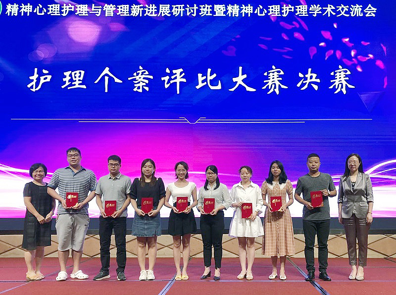 图2：市民政局精神病院李升副护士长（右二）荣获2020年护理个案评比大赛优胜奖.jpg
