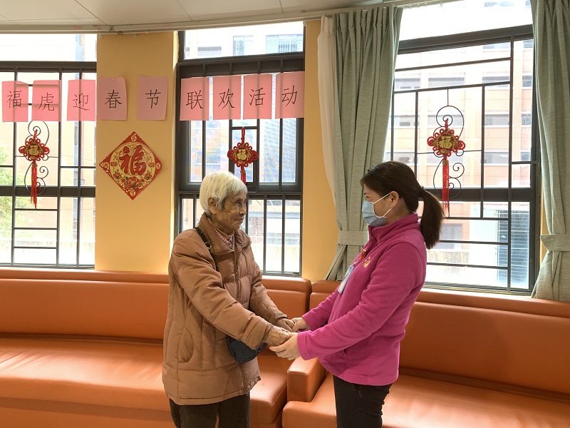 市老人院：同心坚守，共暖新春.jpg