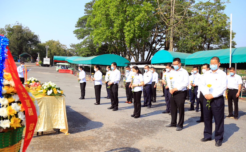 图片2：新塘华侨公墓集中祭扫仪式.JPG