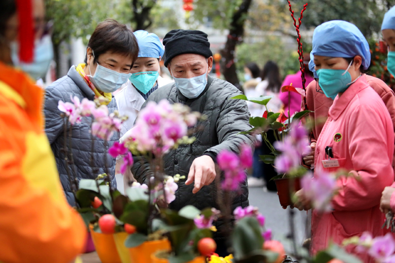 图1：行花街过大年，是市老人院春节的重头戏.jpg