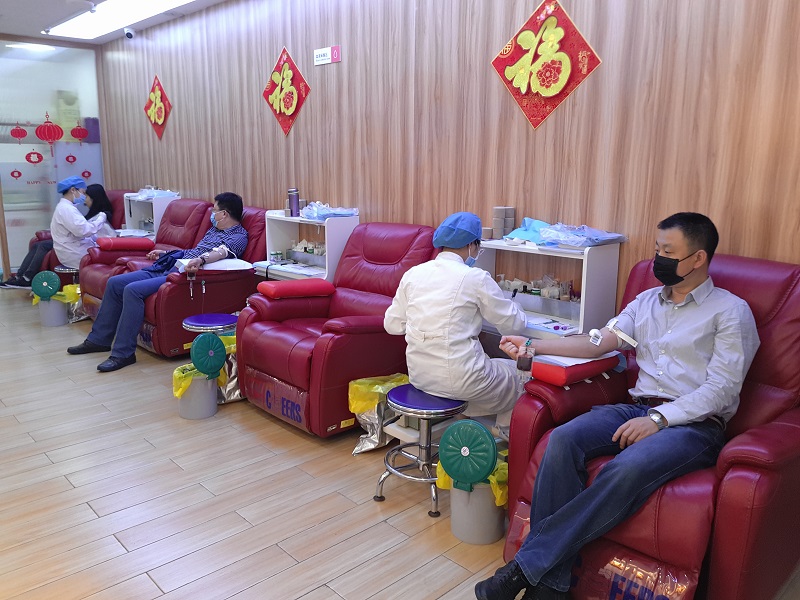 市民政局机关党员到北京路献血屋进行无偿献血.jpg
